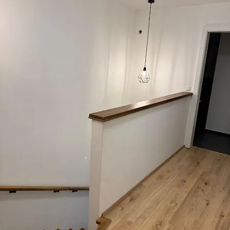 Neues Haus, Stadtnah بيت للعطل