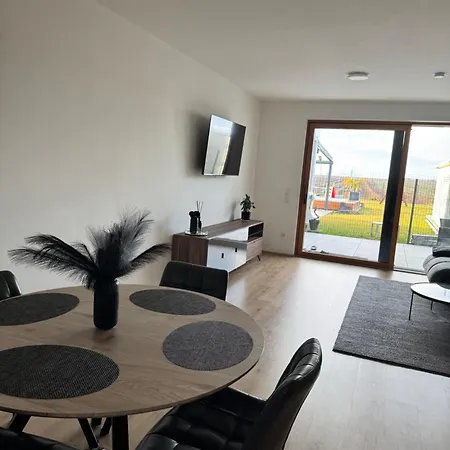 Neues Haus, Stadtnah بيت للعطل